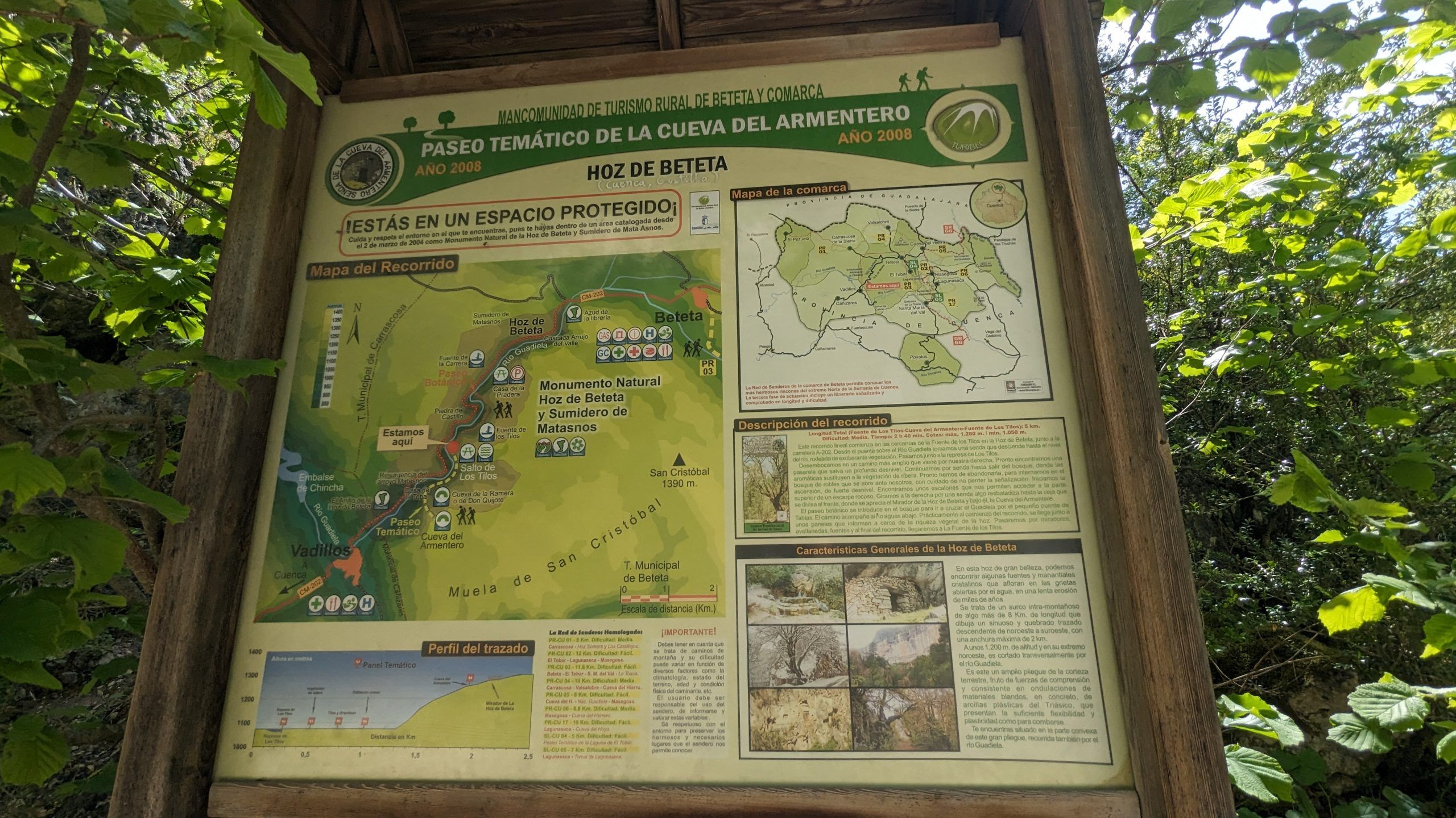 Recorre un sendero mágico en la Serranía de Cuenca y descubre la Cueva del Armentero. Un viaje entre bosques, ríos, historia y vistas espectaculares.