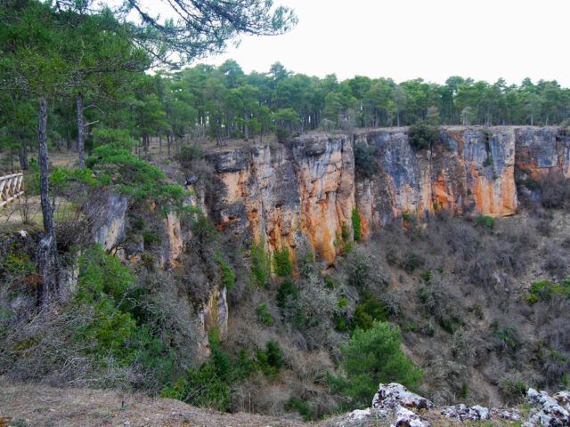Más Allá de la Ciudad Encantada: Descubre el Paisaje Lunar de Las Torcas de los Palancares