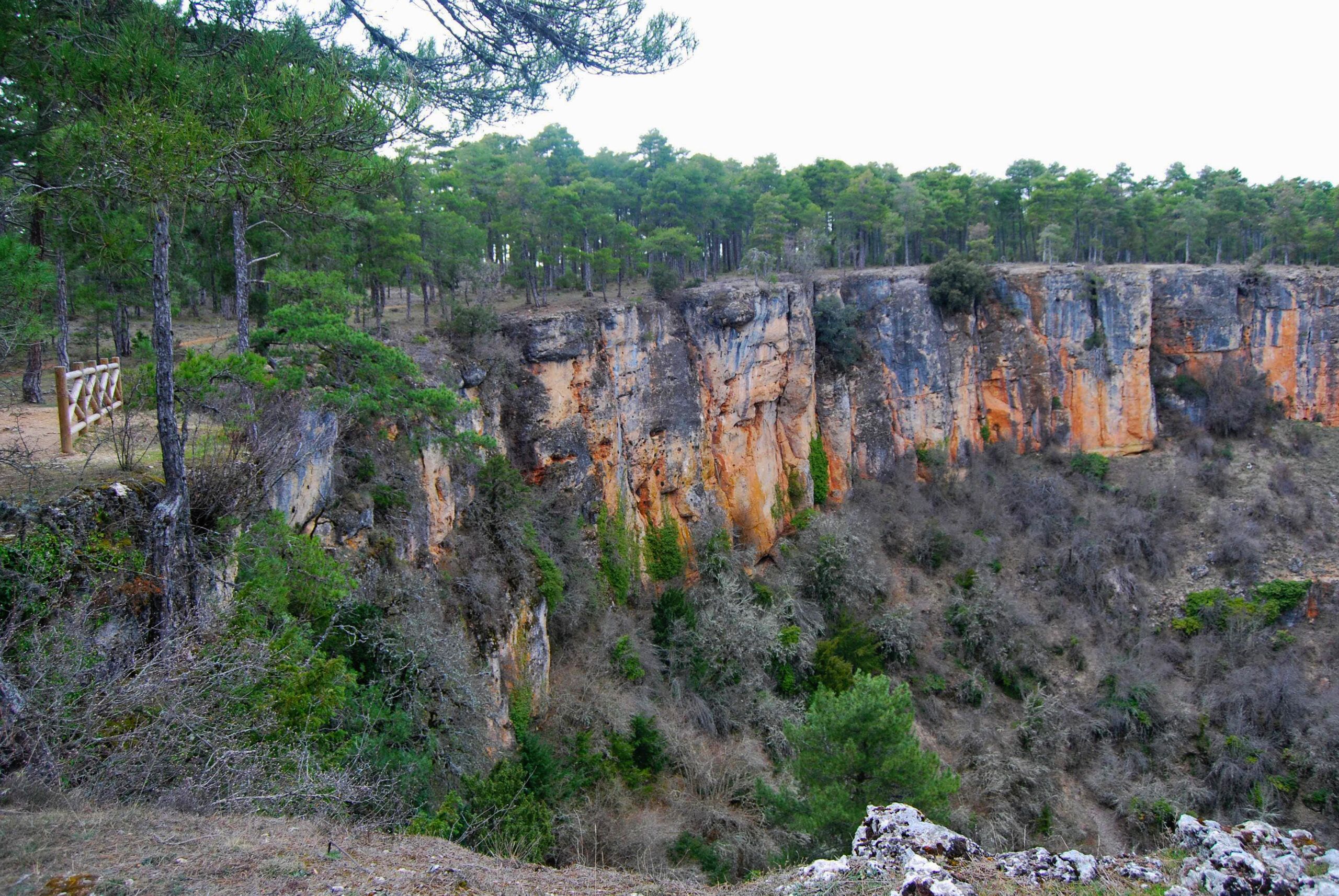 Más Allá de la Ciudad Encantada: Descubre el Paisaje Lunar de Las Torcas de los Palancares